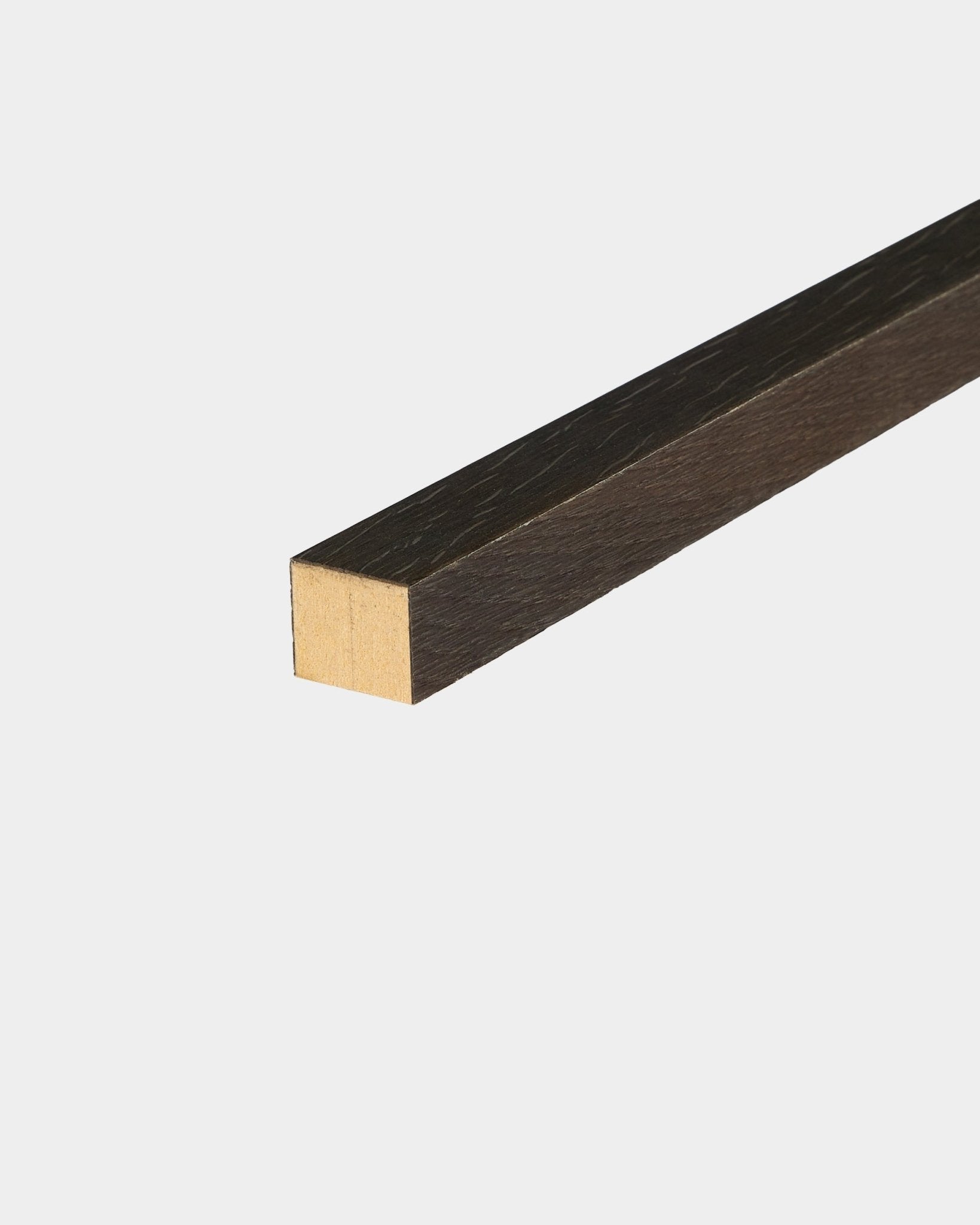 WoodUpp End Lamella i Rustic Smoked Oak, 2,2 cm tykk, utviklet for Akupanel Akustikkpanel Montering eller innramming av MDF-panelvegger.